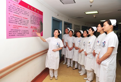 胃肠外科医教结合“一石三鸟”