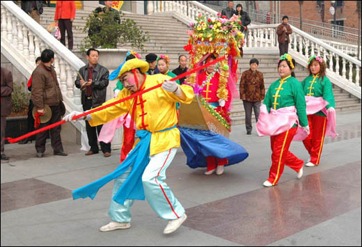 花灯来贺岁 共享祥和年