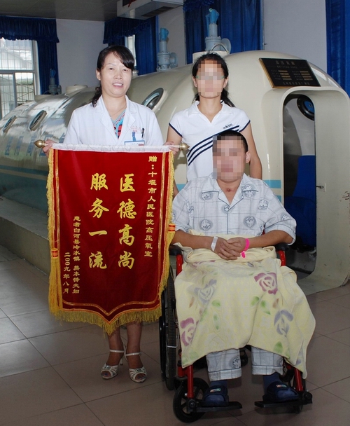 市人民医院高压氧室输氧输醒“失忆人”