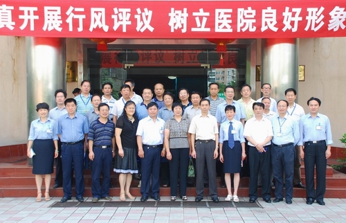市行评代表视察市人民医院时称赞我院