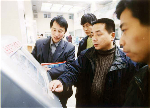 “人医现象”系列报道之五：收费缘何这么低？