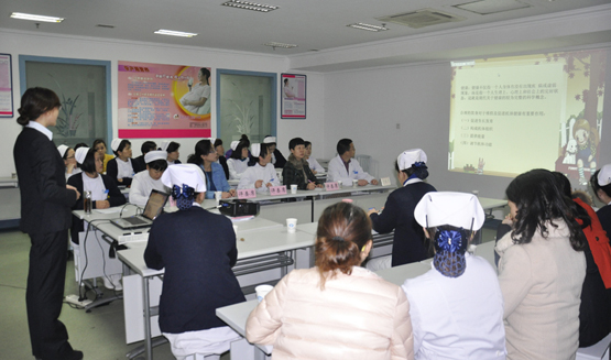 提升护理教学能力 展现年轻护士风采