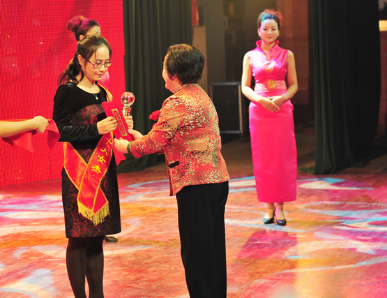 市人民医院两位女博士荣膺全市首届“十大女杰”