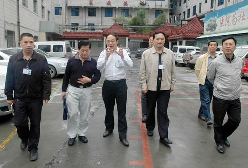省卫生厅领导检查我院安全生产工作