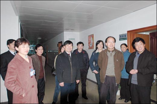 省卫生厅副厅长杨绪春一行视察我院