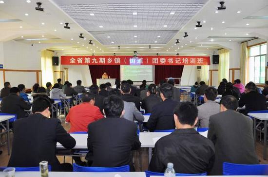 刘春华为全省团干讲授健康教育