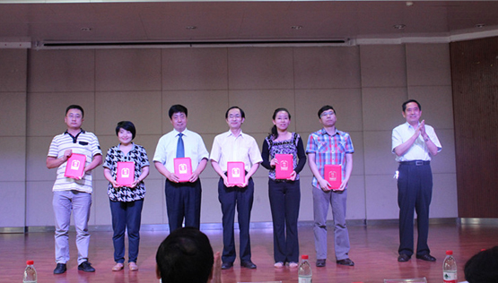 湖医生物工程学院开创性建立本科生导师制