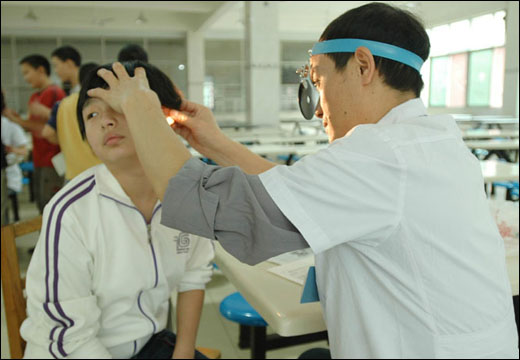 关注学生成长 关爱师生健康