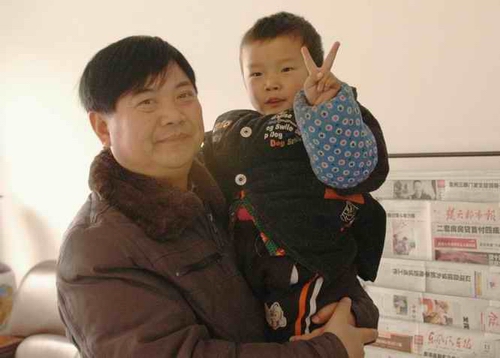 小平安母子到市人民医院登门致谢