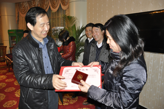 ·院领导答谢到龄退职干部专家