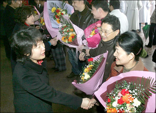 我院4名专家出发援阿2年
