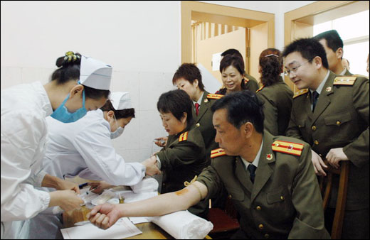 我院为军分区106名官兵体检