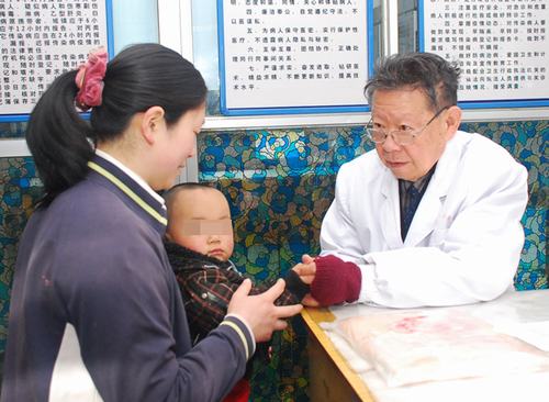 市人民医院滨河门诊大力发扬中医药技术造福患者