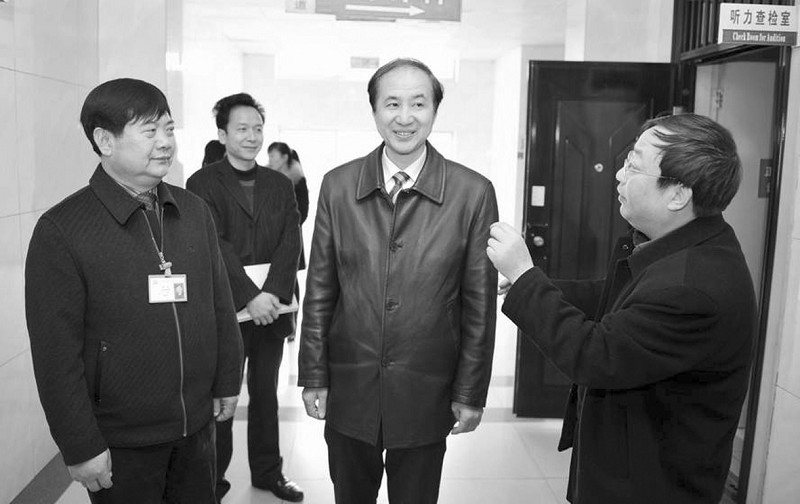 省卫生厅新生儿听力诊断机构评审组称赞市人民医院