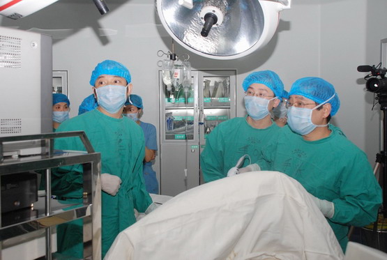 全市首例“腹腔镜下肝脏肿瘤切除术”手到擒来