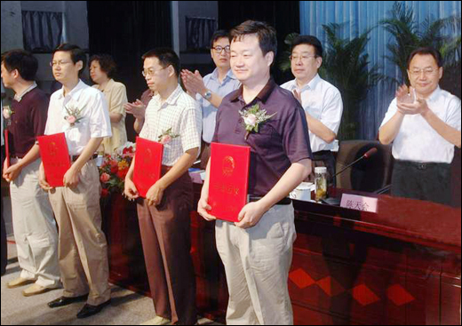 “人医现象”系列报道之三：科研缘何占鳌头？