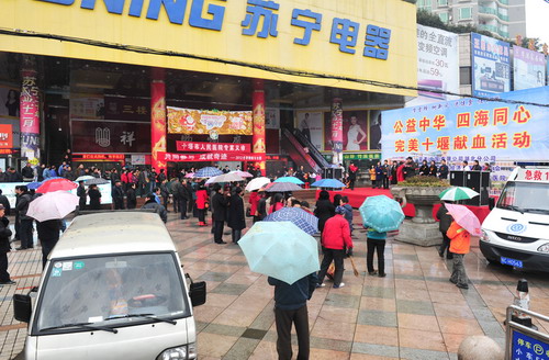 我院专家冒雨赴白浪义诊