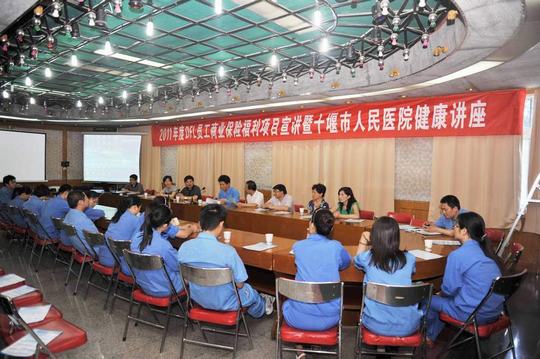我院在东风公司开展巡回健康讲座